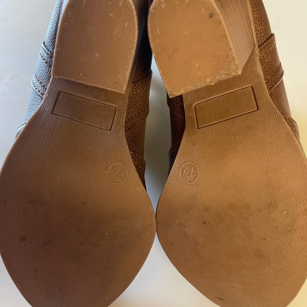 Brown faux leather booties with stacked 2 1/2”” heel. Size 7 1/2. - Picture 7 of 8